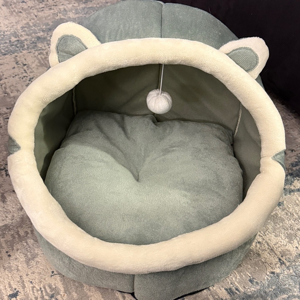 Gray and white cat Shaped PET bed.